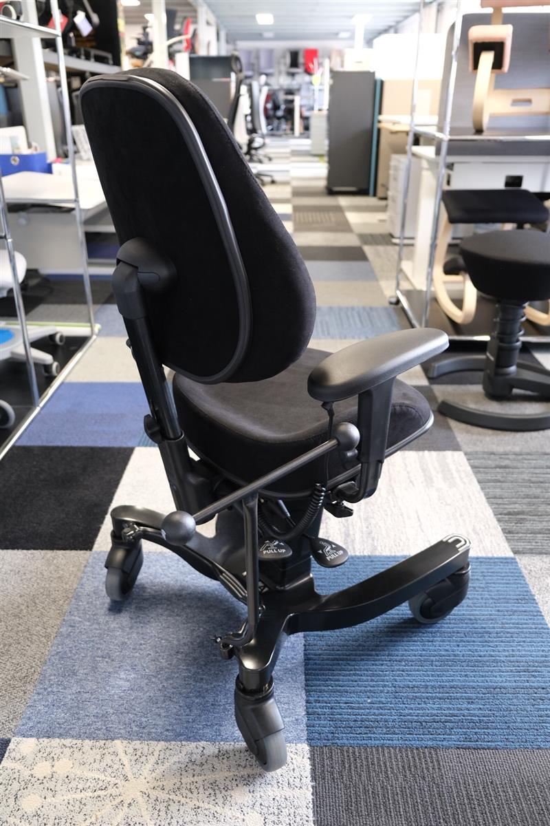 Vela 700E Therapiestuhl Trippelstuhl Sofort Lieferbar in Comfort Schwarz