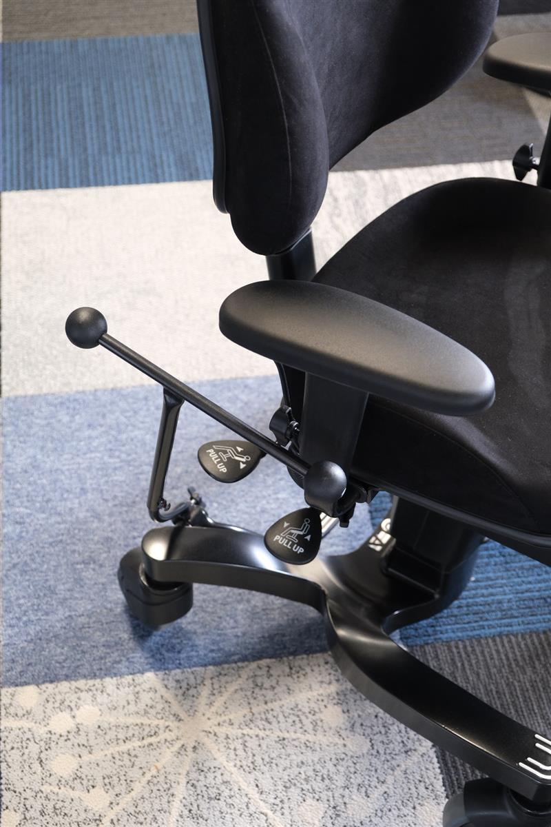 Vela 700E Therapiestuhl Trippelstuhl Sofort Lieferbar in Comfort Schwarz